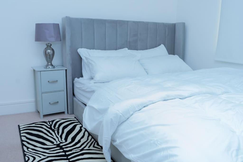 1 Bed Luxury Comfortable Apt 런던 외부 사진