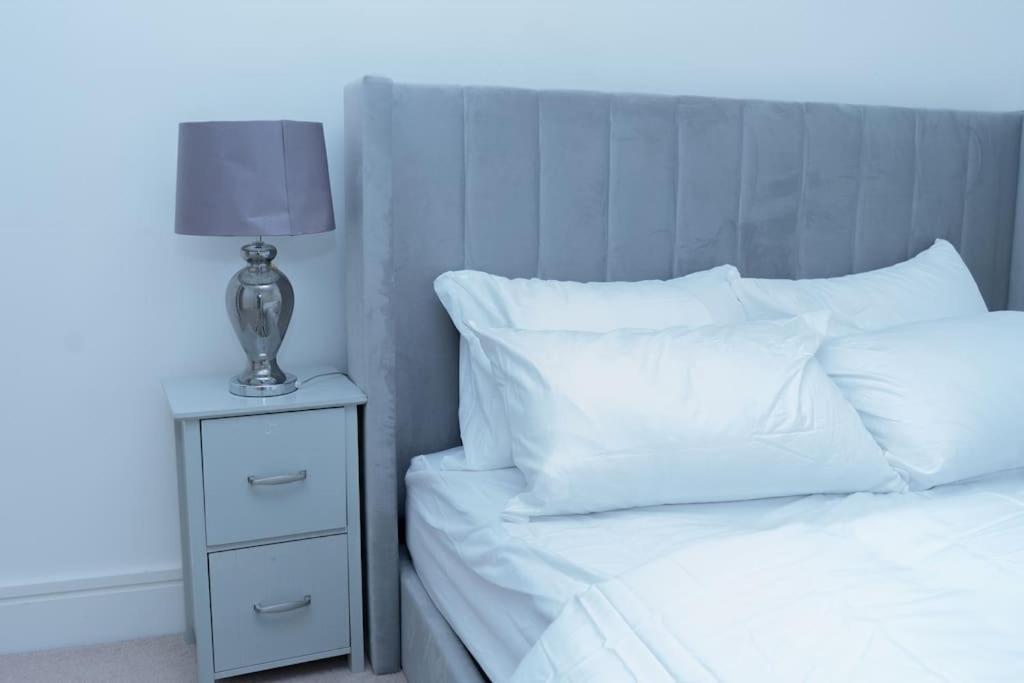 1 Bed Luxury Comfortable Apt 런던 외부 사진
